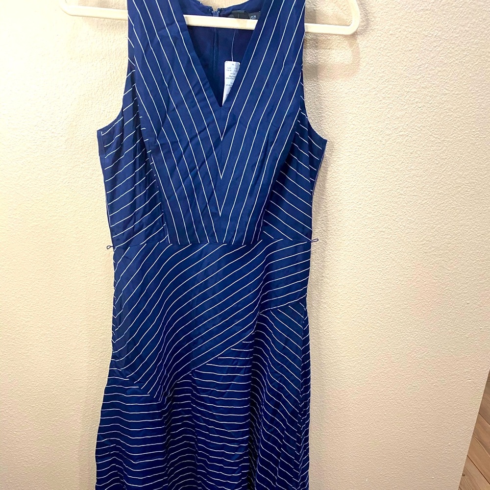 NWT White House Black Market dress. Size 6.